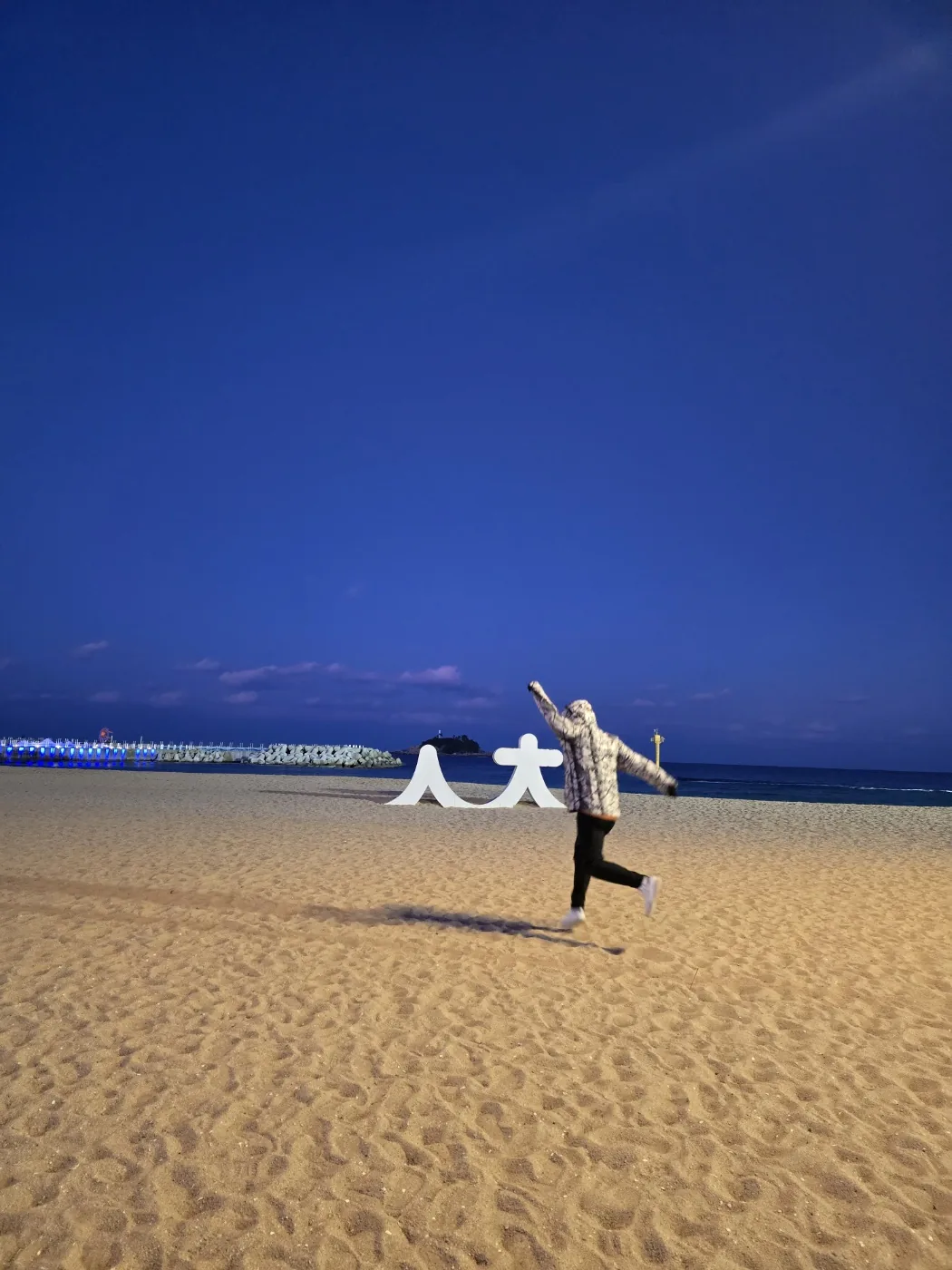 🐸🐸>> Chơi ở bãi biển Sokcho (Lớn 大 Người 人)