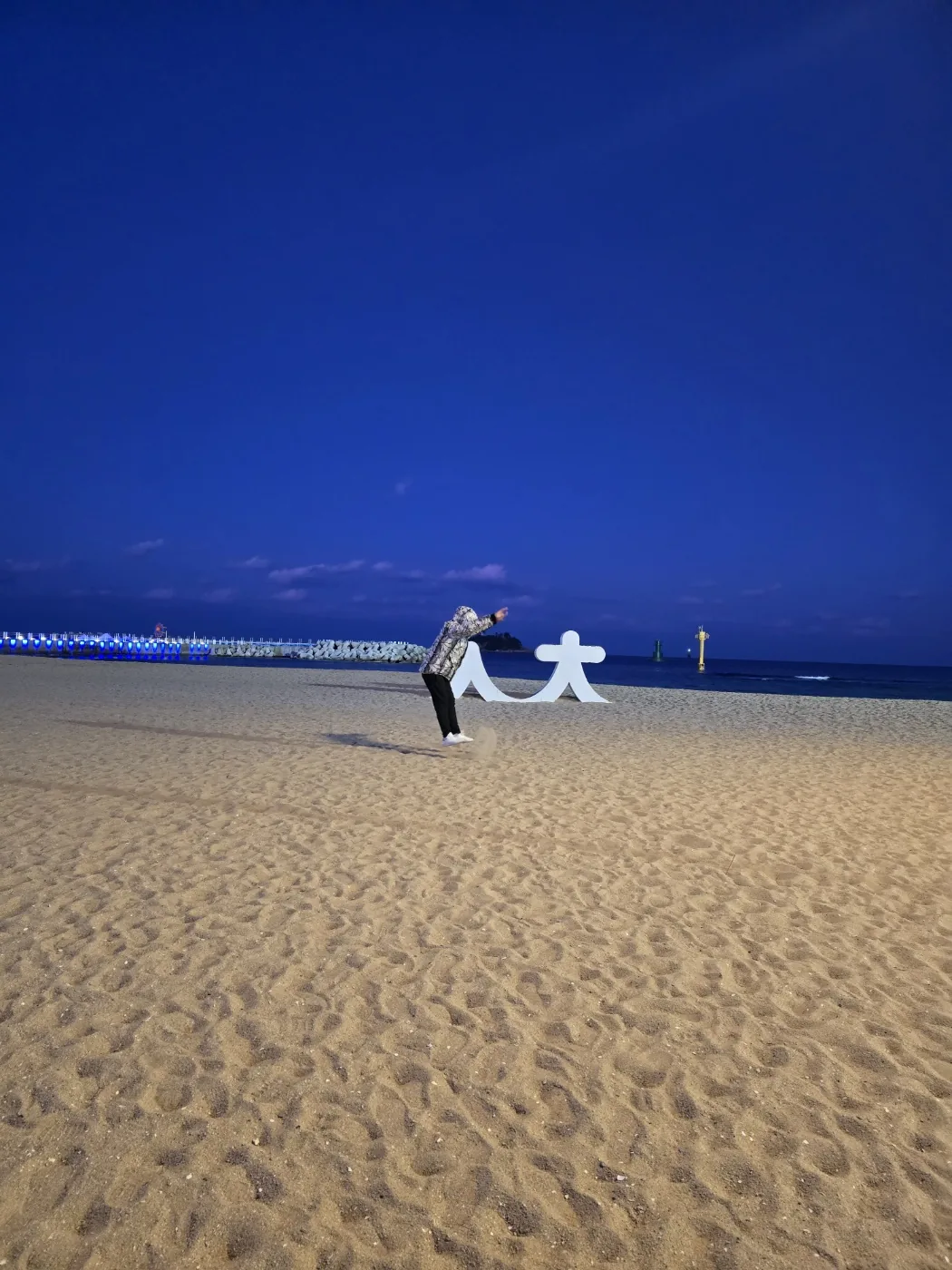 🐸🐸>> Chơi ở bãi biển Sokcho (Lớn 大 Người 人)