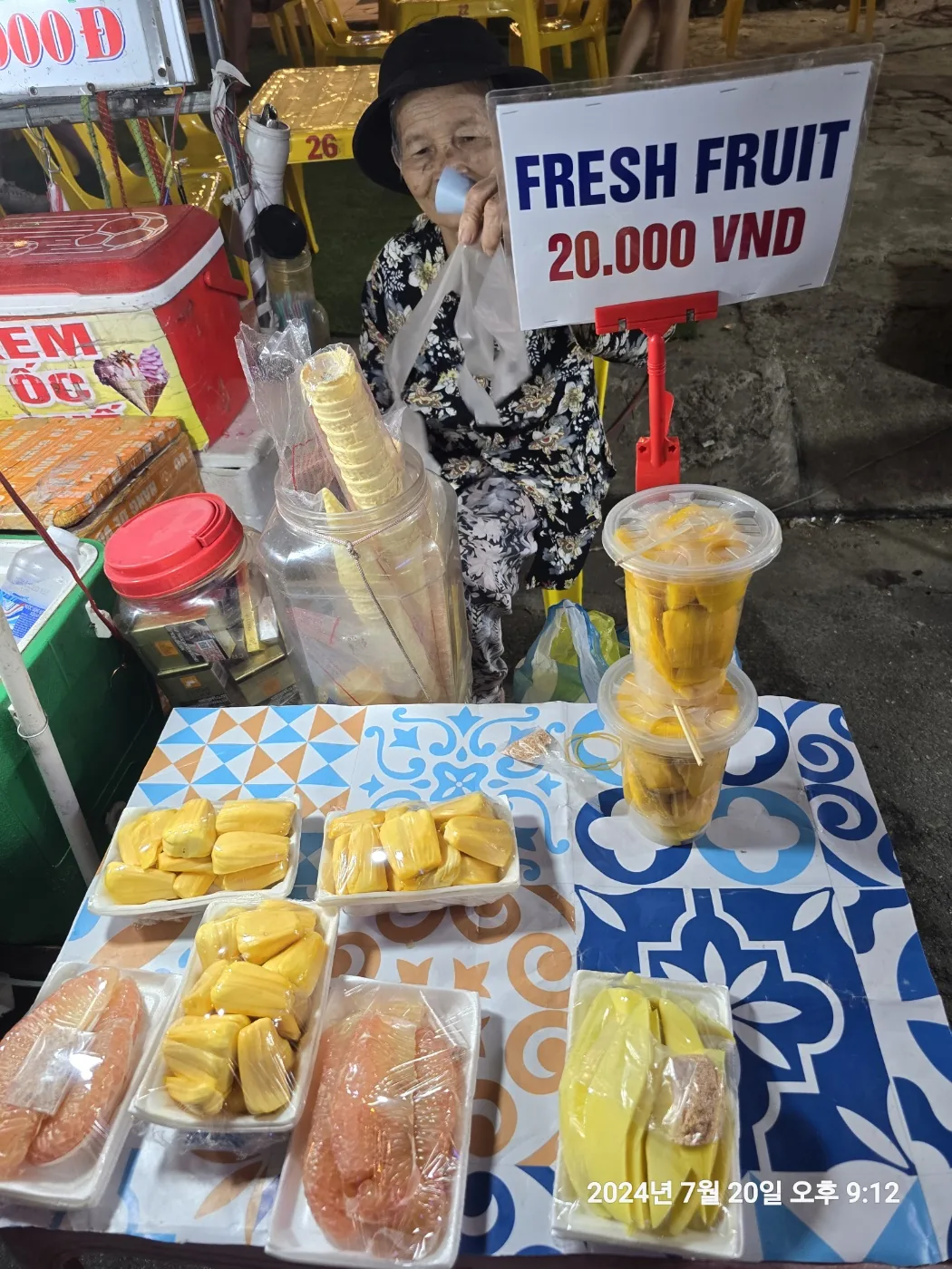 🐸🐸>> 🇻🇳Review: Bà cụ bán xoài xanh 20.000 đồng ở chợ Sinh Tài