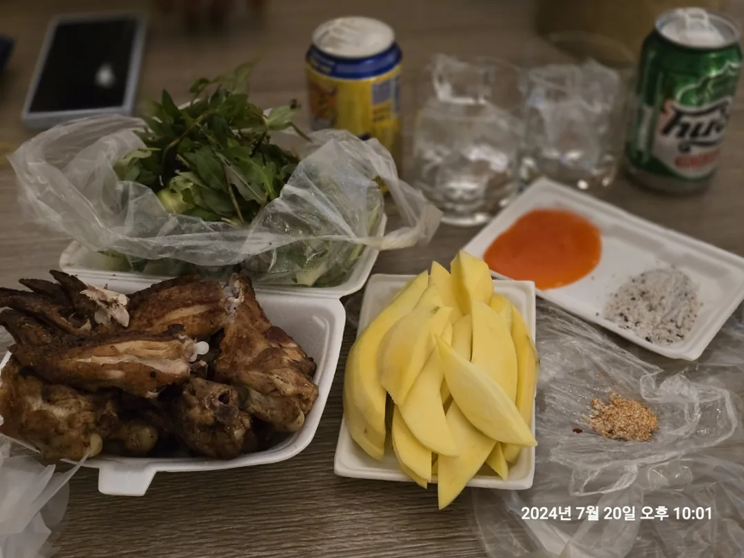 🐸🐸>> 🇻🇳Review: Bà cụ bán xoài xanh 20.000 đồng ở chợ Sinh Tài
