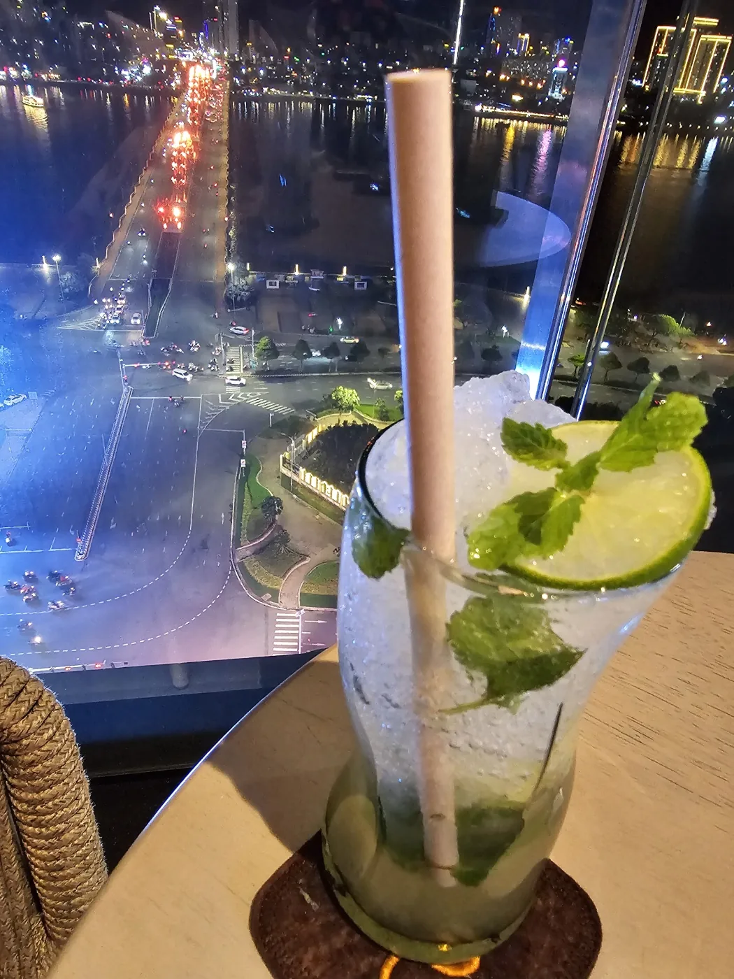 🐸🐸>> 🇻🇳Review quán bar sân thượng khách sạn Banda!!!!