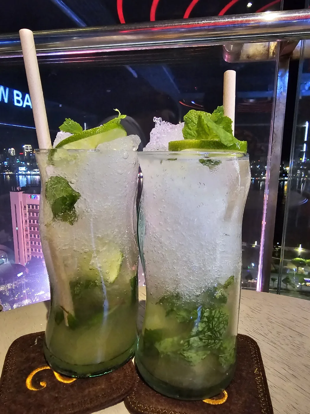 🐸🐸>> 🇻🇳Review quán bar sân thượng khách sạn Banda!!!!