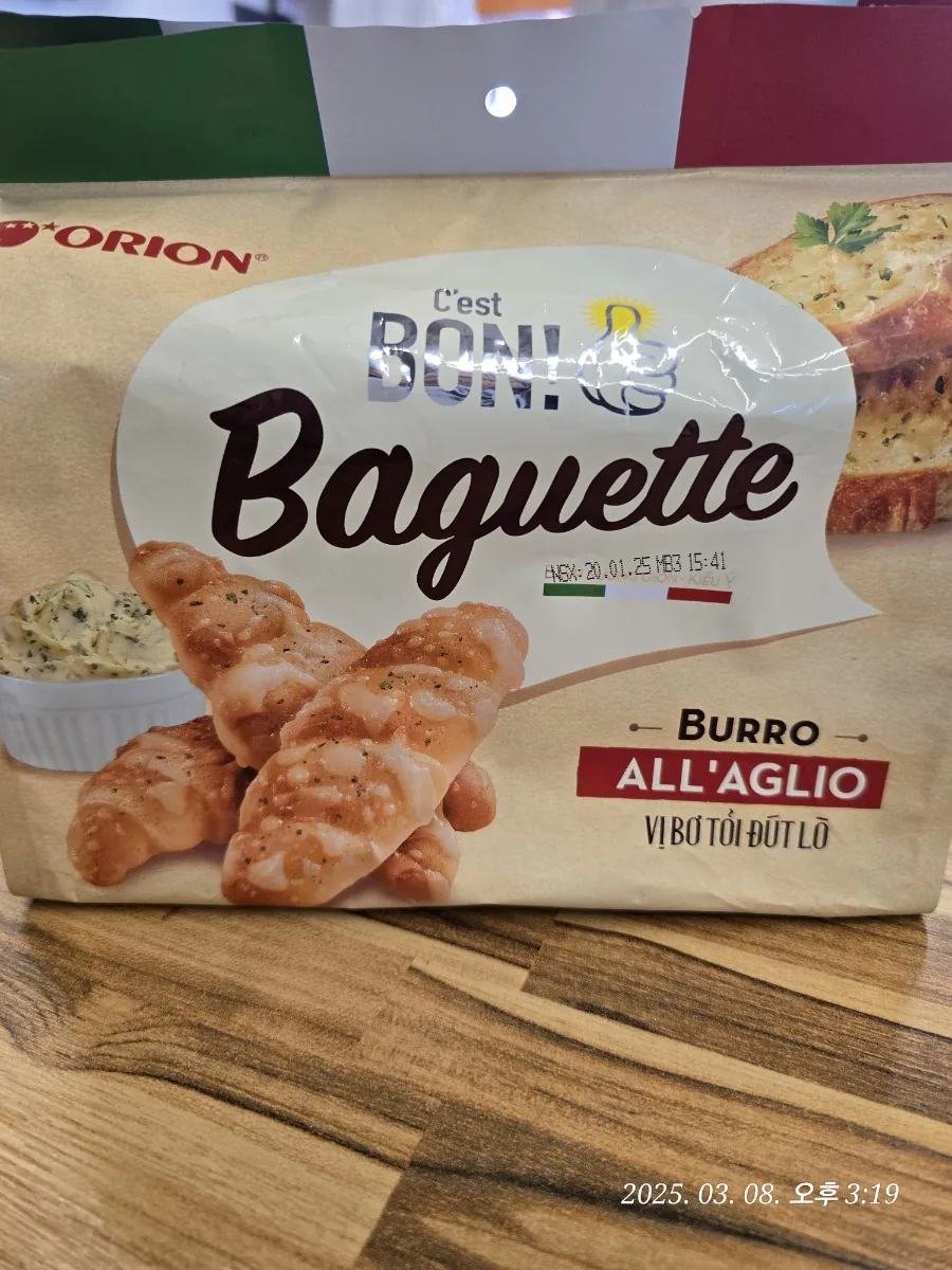 🐸🇻🇳🐸>>Review) Món tình cờ mua được: bánh snack baguette vị tỏi
