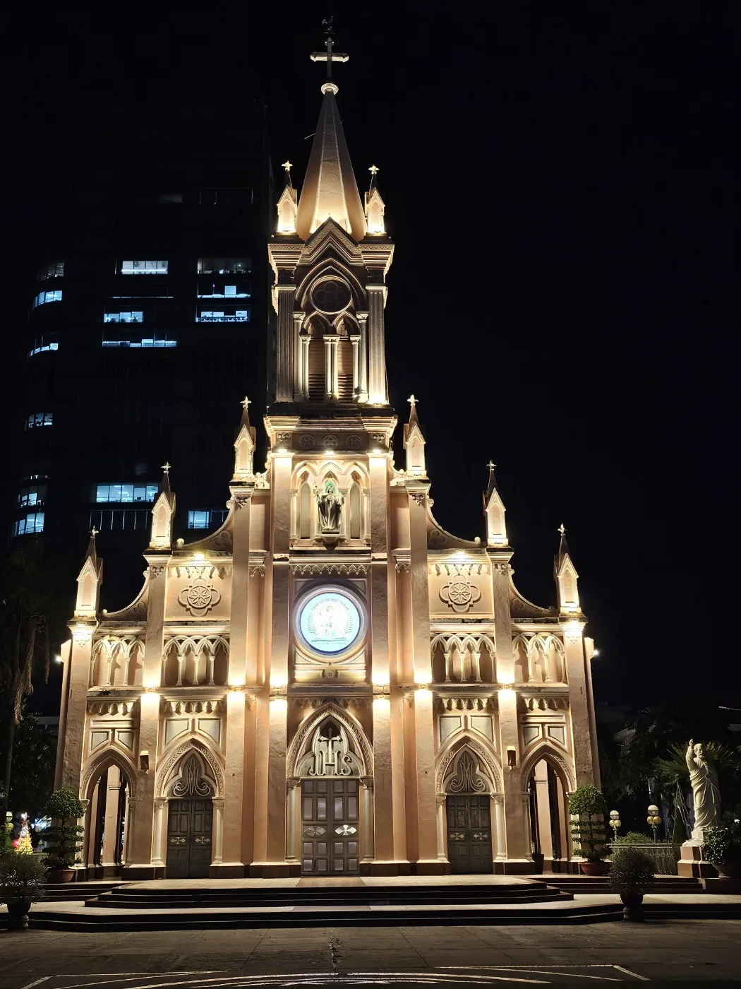 🐸🐸>> 🇻🇳Đánh giá: Nhà thờ hồng về đêm!!!