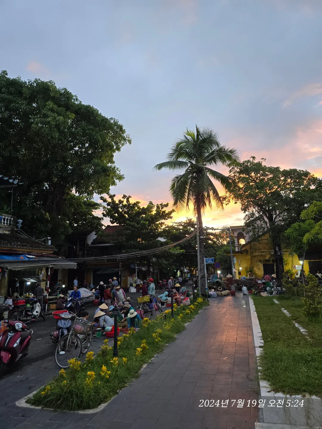 200🐸🐸>> 🇻🇳Review: coi chừng người này ở chợ sáng sớm Hội An