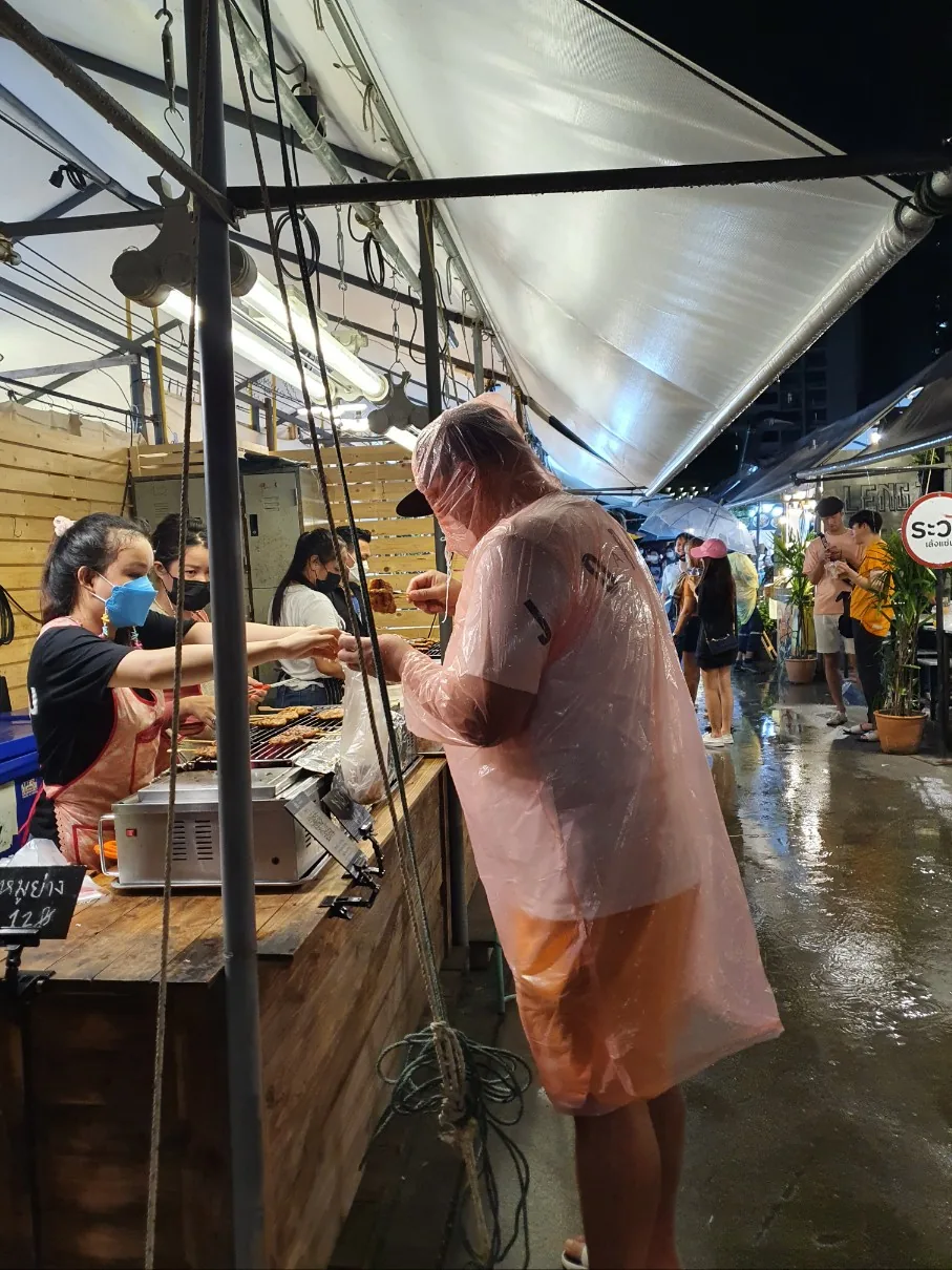 🐸🐸>> Chợ đêm Jodd Fairs Bangkok