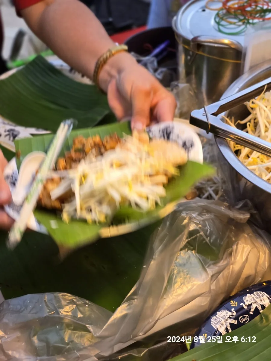 🐸🐸>> Phuket~ Phố Cổ ^Đúng là chợ đêm thì phải có tteokbokki và kimbap~