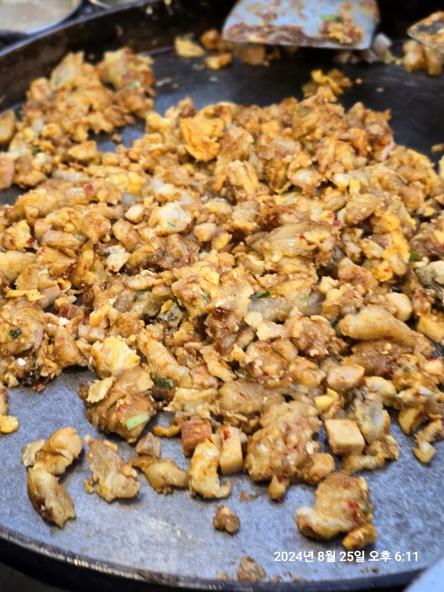 🐸🐸>> Phuket~ Phố Cổ ^Đúng là chợ đêm thì phải có tteokbokki và kimbap~