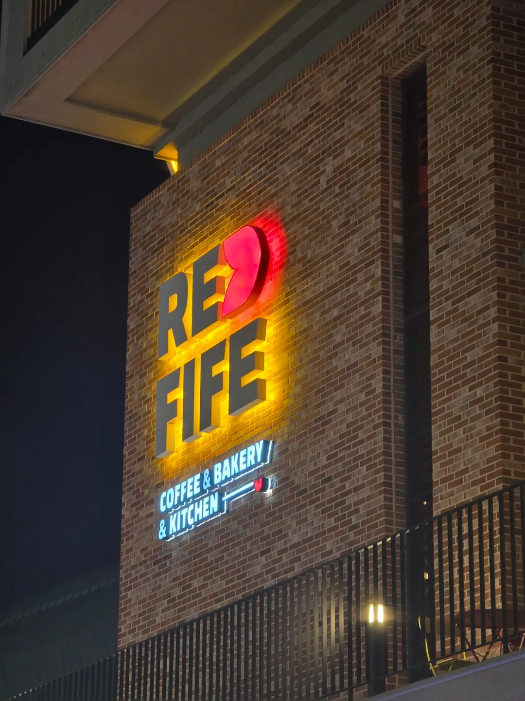 🪵>> (Du lịch) RED FIFE Quán cà phê lớn