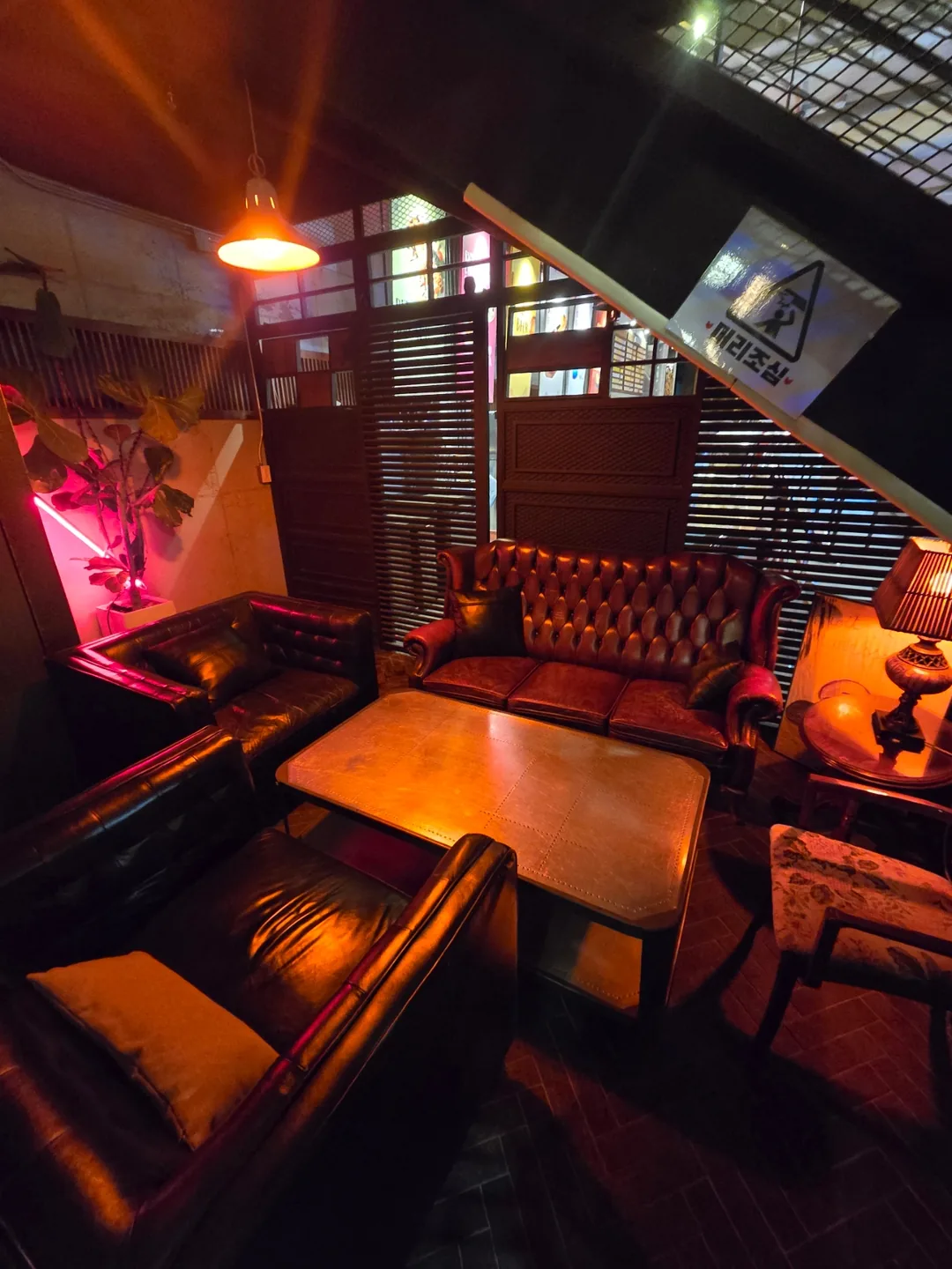 🪵>> (Du lịch) RED FIFE Quán cà phê lớn