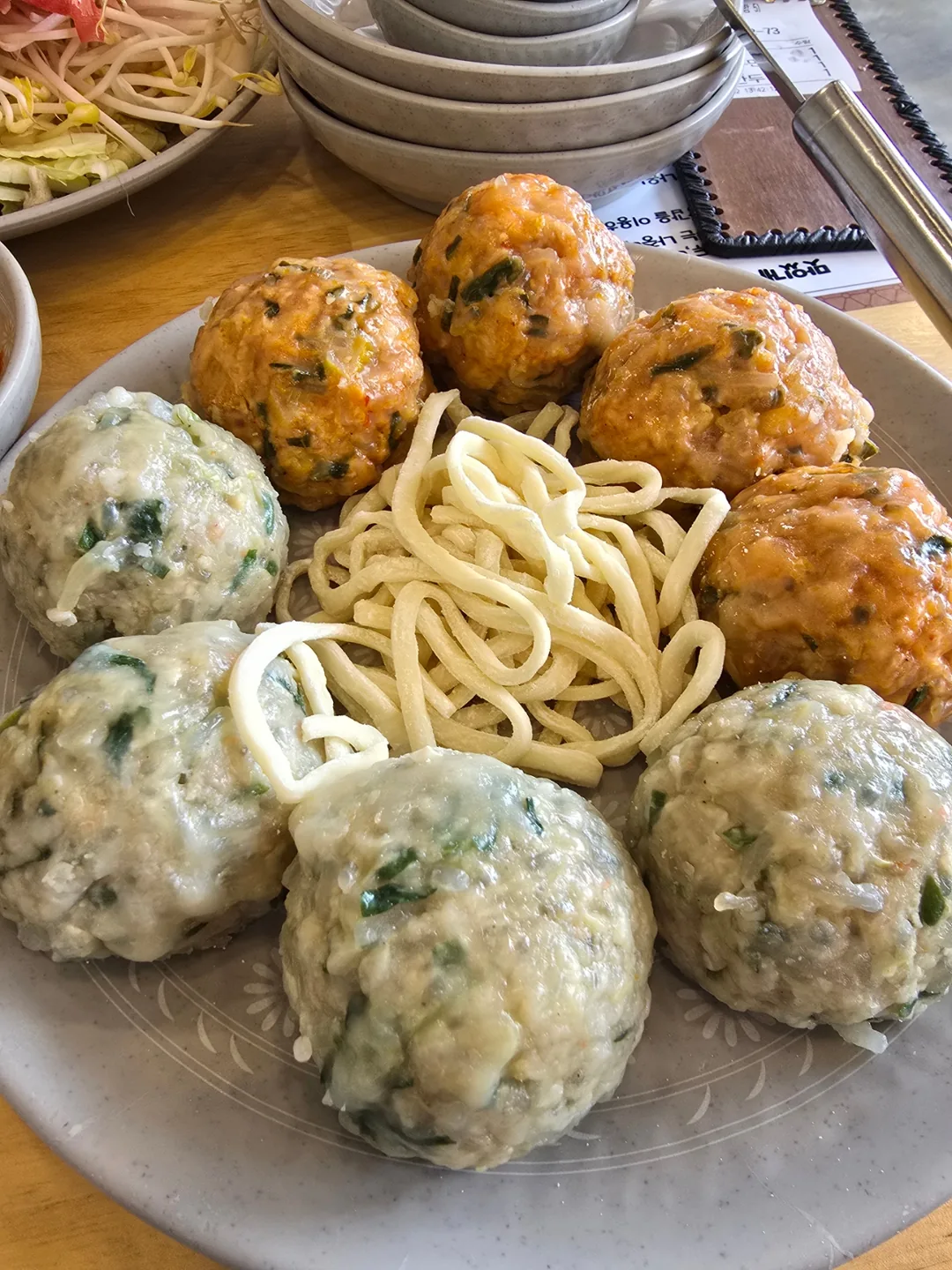 🪵>> (Du lịch) Bonga, quán lẩu mandu ngon