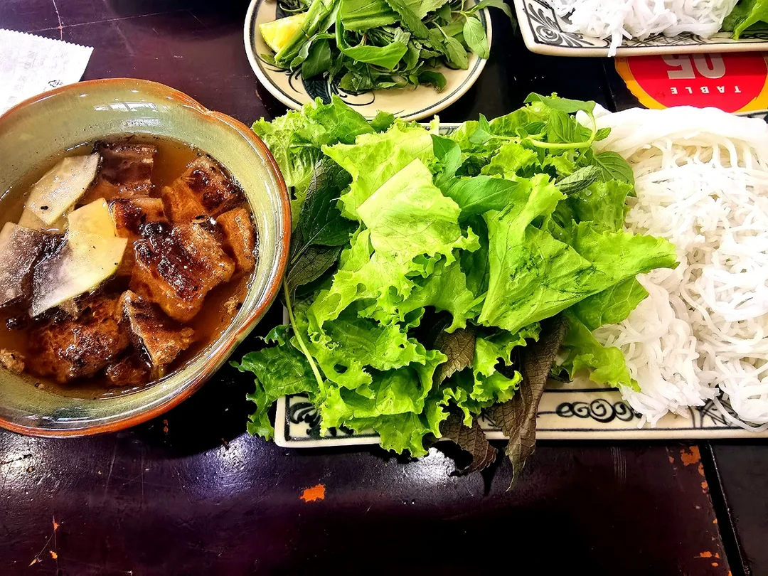 🇻🇳 (Đánh giá) Bữa ăn đầu tiên ngày 1, Mộc Viên