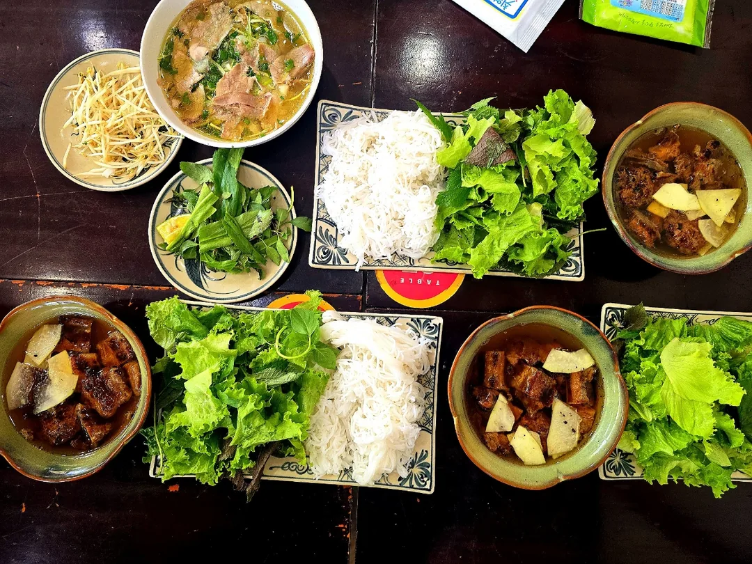 🇻🇳 (Đánh giá) Bữa ăn đầu tiên ngày 1, Mộc Viên