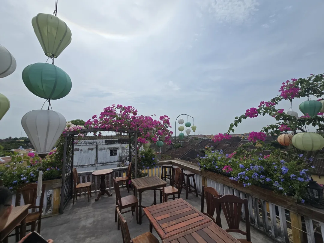 (Review) Quán cà phê rooftop ở Hội An