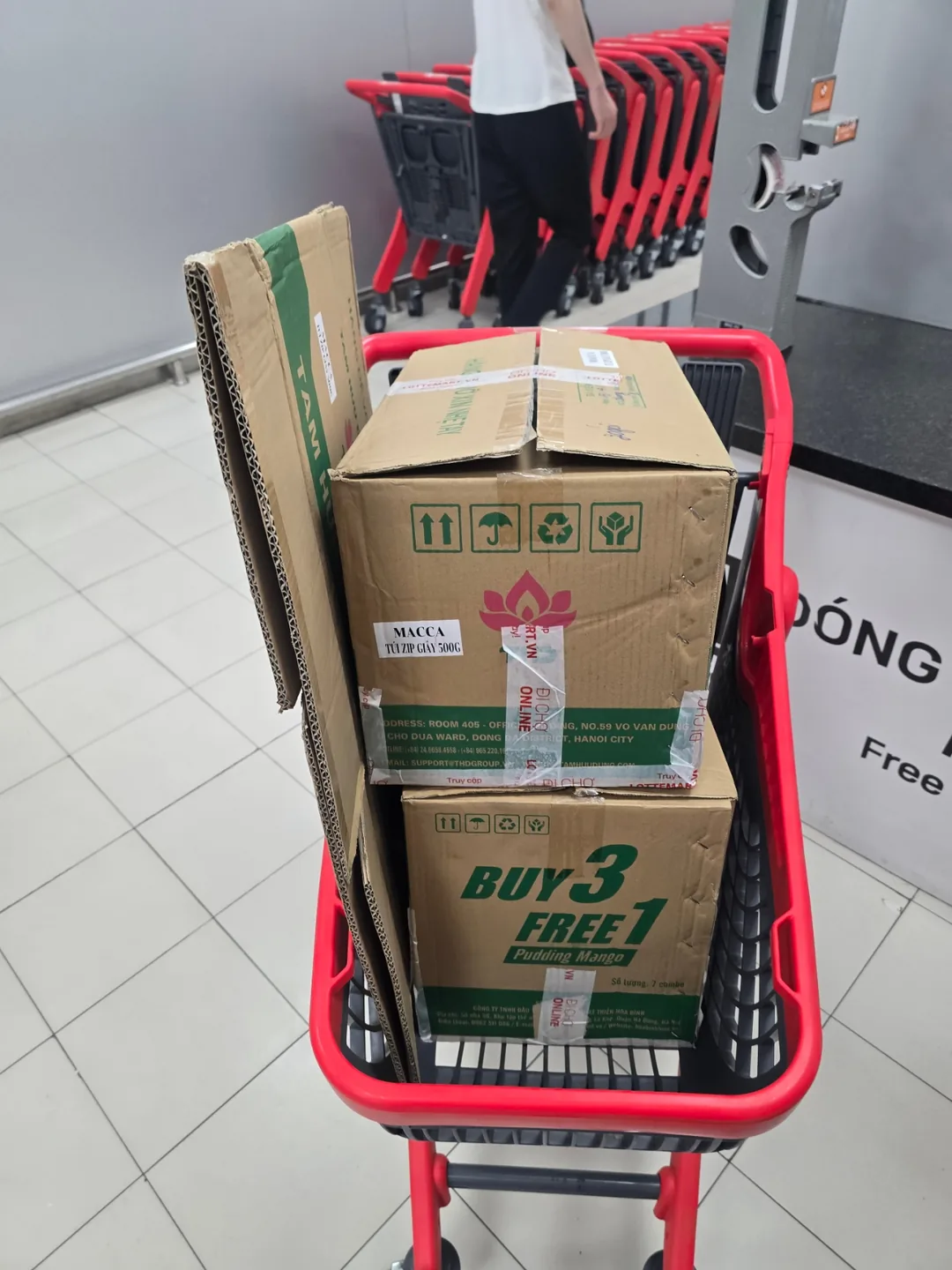 (Đánh giá) Đồ mua sắm Lotte Mart không có vali, dùng để đóng gói hành lý ký gửi