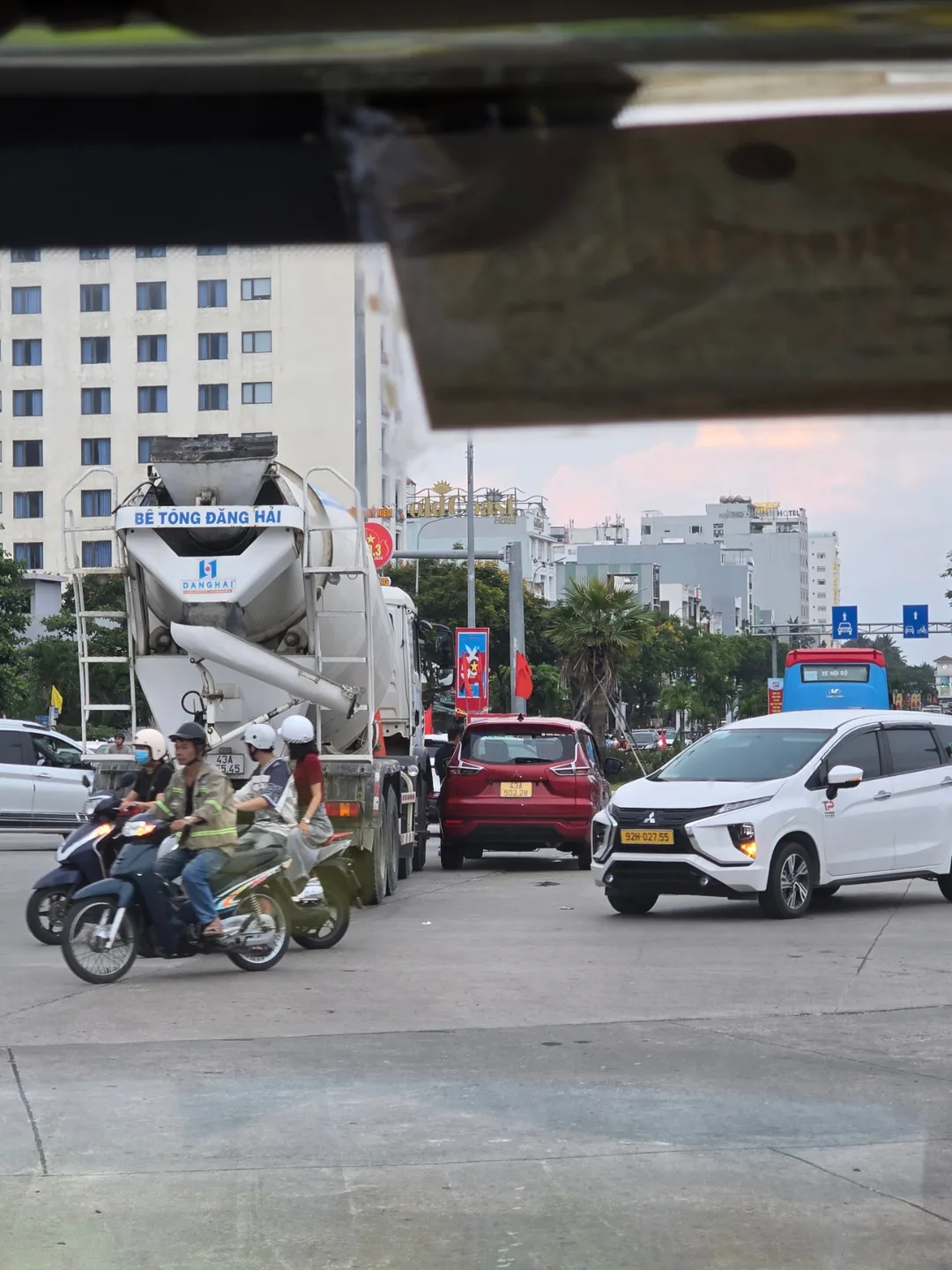 (Đánh giá) Dù là người Hàn Quốc hay người Việt Nam, hãy luôn cẩn thận!! (Chứng kiến 3 vụ tai nạn xe tại cùng một địa điểm trong cùng một ngày)