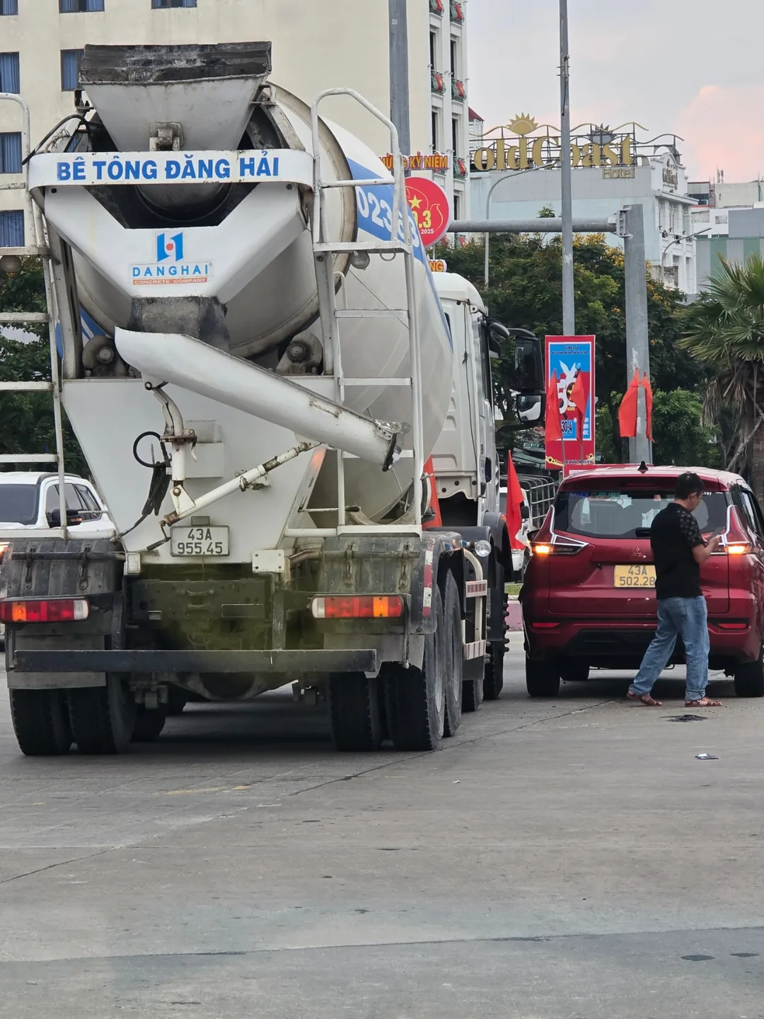 (Đánh giá) Dù là người Hàn Quốc hay người Việt Nam, hãy luôn cẩn thận!! (Chứng kiến 3 vụ tai nạn xe tại cùng một địa điểm trong cùng một ngày)