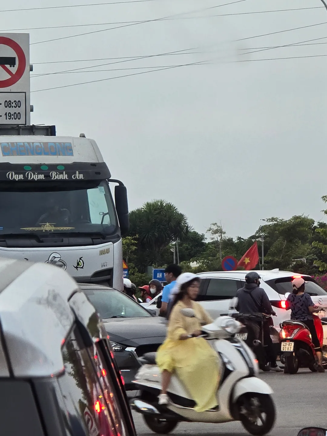 (Đánh giá) Dù là người Hàn Quốc hay người Việt Nam, hãy luôn cẩn thận!! (Chứng kiến 3 vụ tai nạn xe tại cùng một địa điểm trong cùng một ngày)