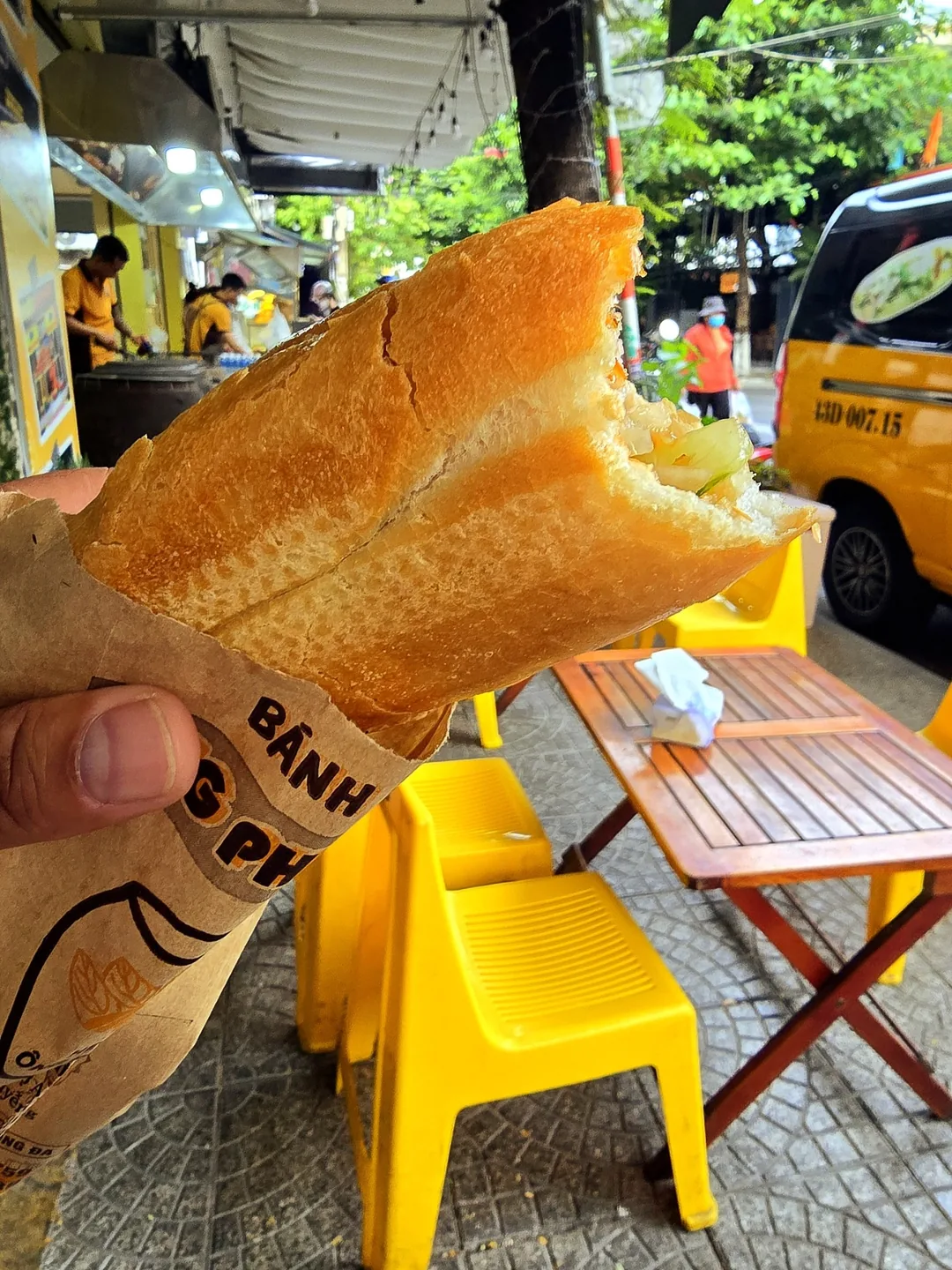 (Đánh giá) Quán bánh mì ngon!! Lo Bánh Mì hoàn hảo cho bữa sáng!!!