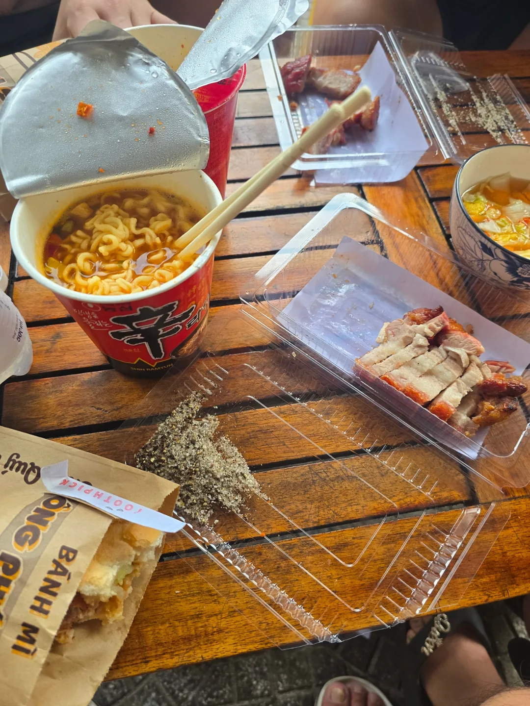 (Đánh giá) Quán bánh mì ngon!! Lo Bánh Mì hoàn hảo cho bữa sáng!!!