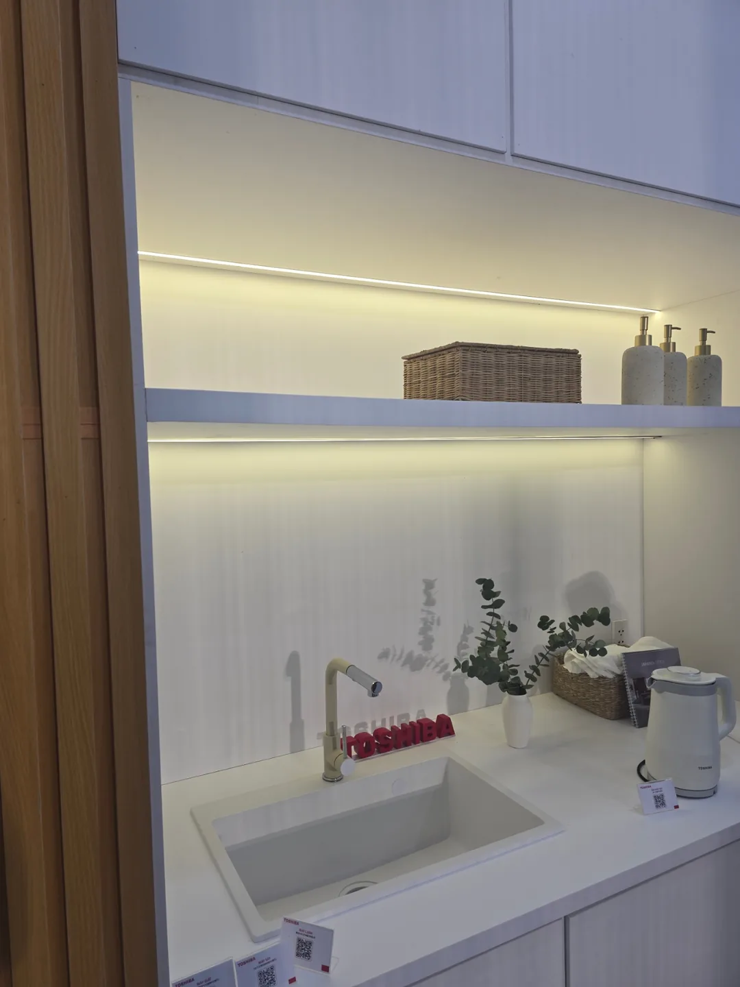 Đang đi dạo ở bãi biển Mỹ Khê thì thấy đang có sự kiện âm nhạc xập xình.