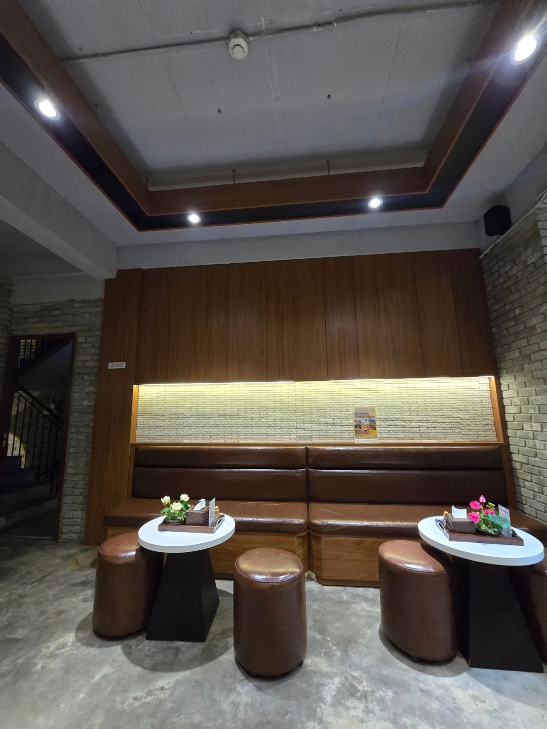 (🇻🇳 Chuyến thứ 6, 30/8 - 4/9) Nhật ký du lịch.. Đổi tiền chợ Hàn và massage