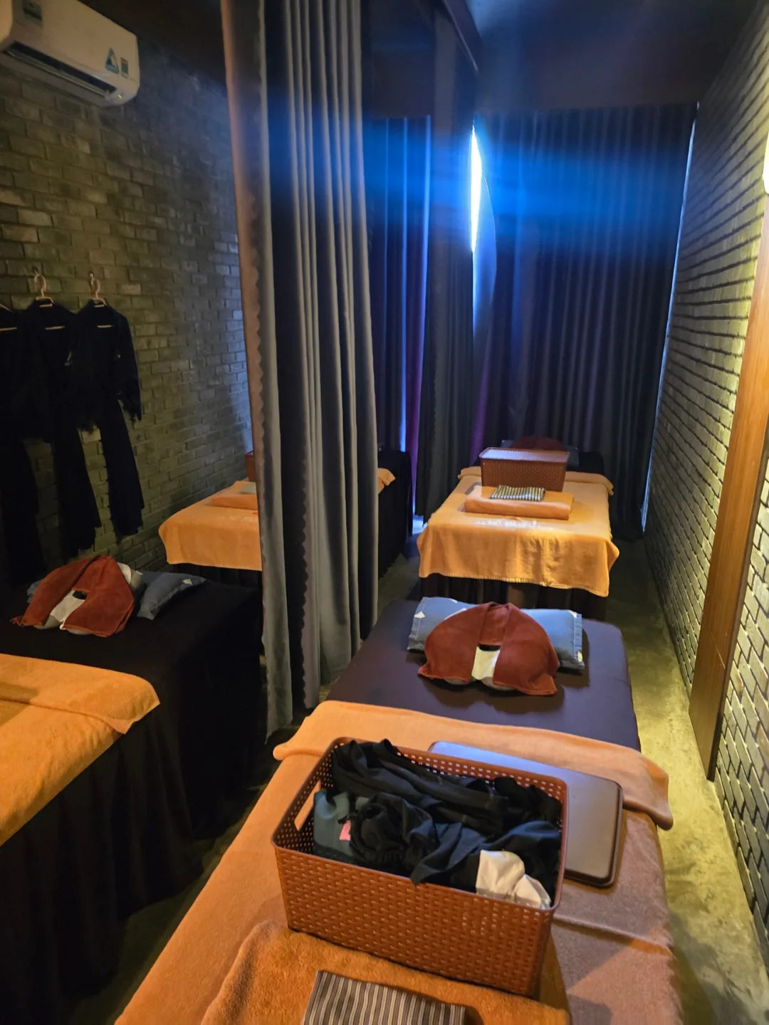 (🇻🇳 Chuyến thứ 6, 30/8 - 4/9) Nhật ký du lịch.. Đổi tiền chợ Hàn và massage
