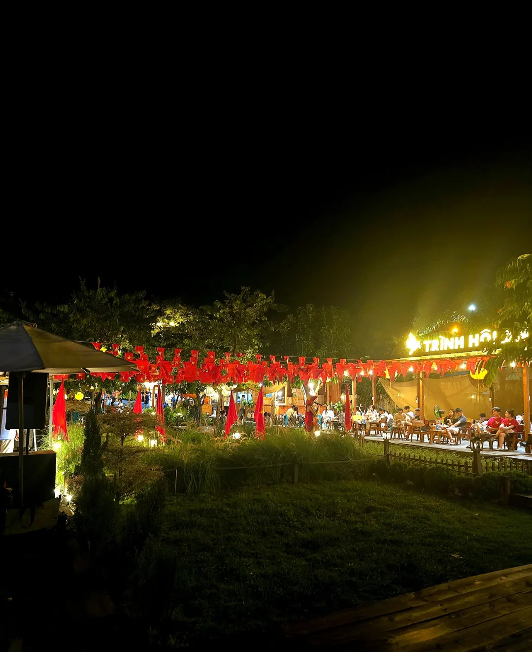 (🇻🇳phòng 6, 30/8~4/9) nhật ký du lịch.. sau khi trời tối, quán cà phê gần sông Thu Bồn, quán cà phê xịn (trinh cafe)