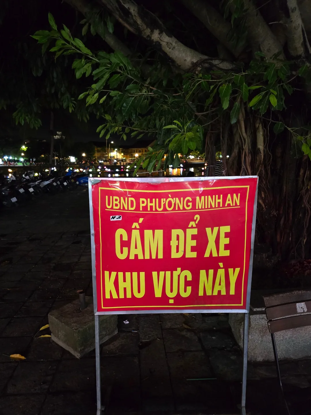 (🇻🇳phòng 6 người 30/8~4/9) Nhật ký du lịch.. Chợ đêm Hội An (chỗ đậu xe máy) vị trí bắt xe Grab