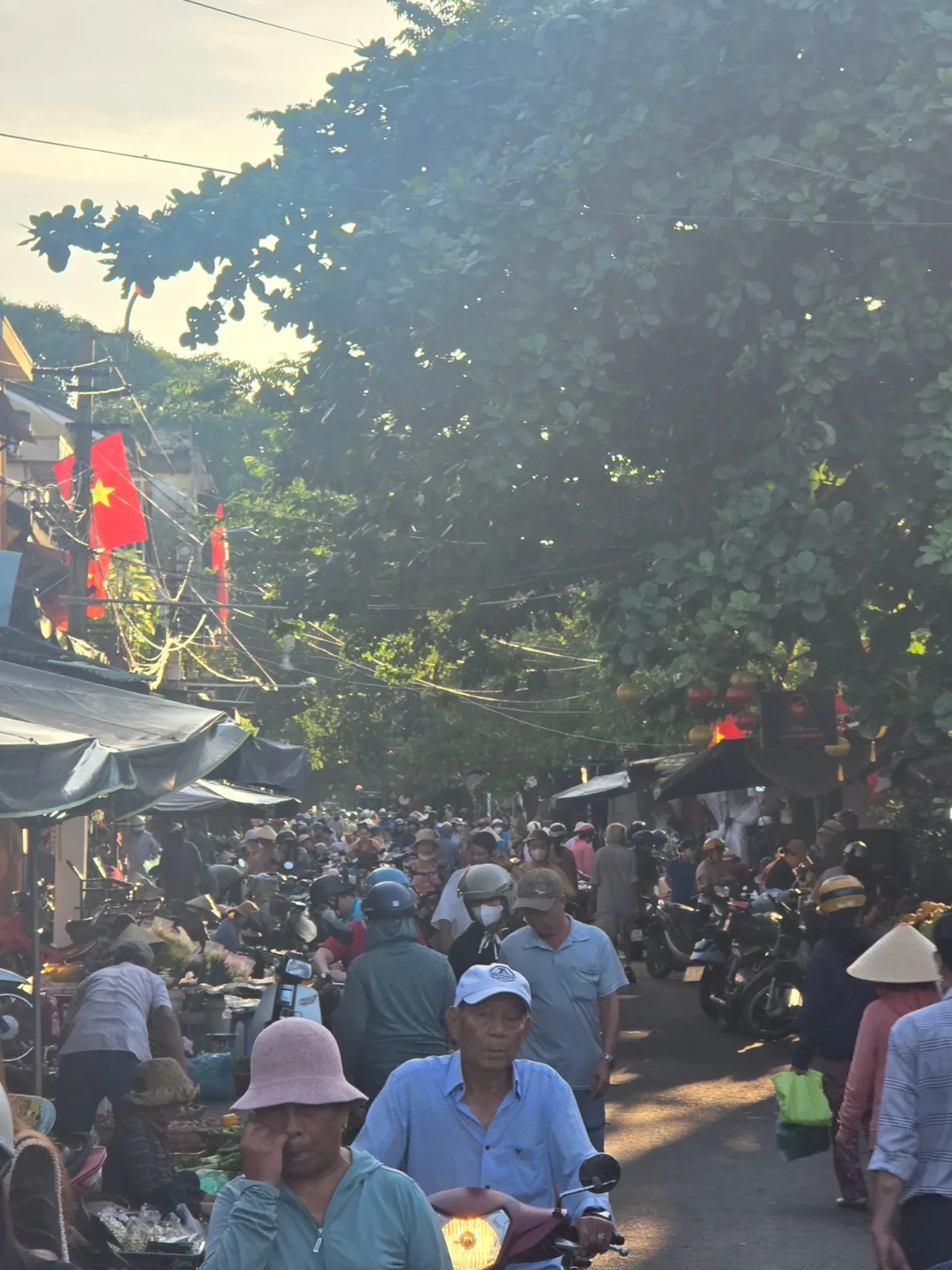 (🇻🇳 Phòng 6 30/8 - 4/9) Nhật ký du lịch.. Hải sản chợ sớm