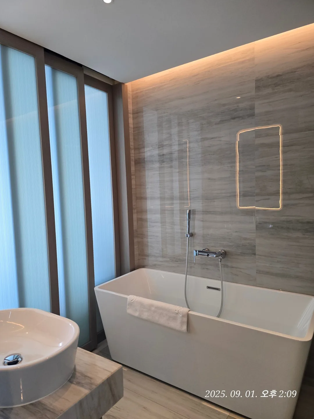 (🇻🇳chuyến đi thứ 6, 30/8~4/9) Nhật ký du lịch.. Nơi có thể nhìn thấy xa tận bãi biển An Bàng và cả bãi biển Cửa Đại từ Awaken