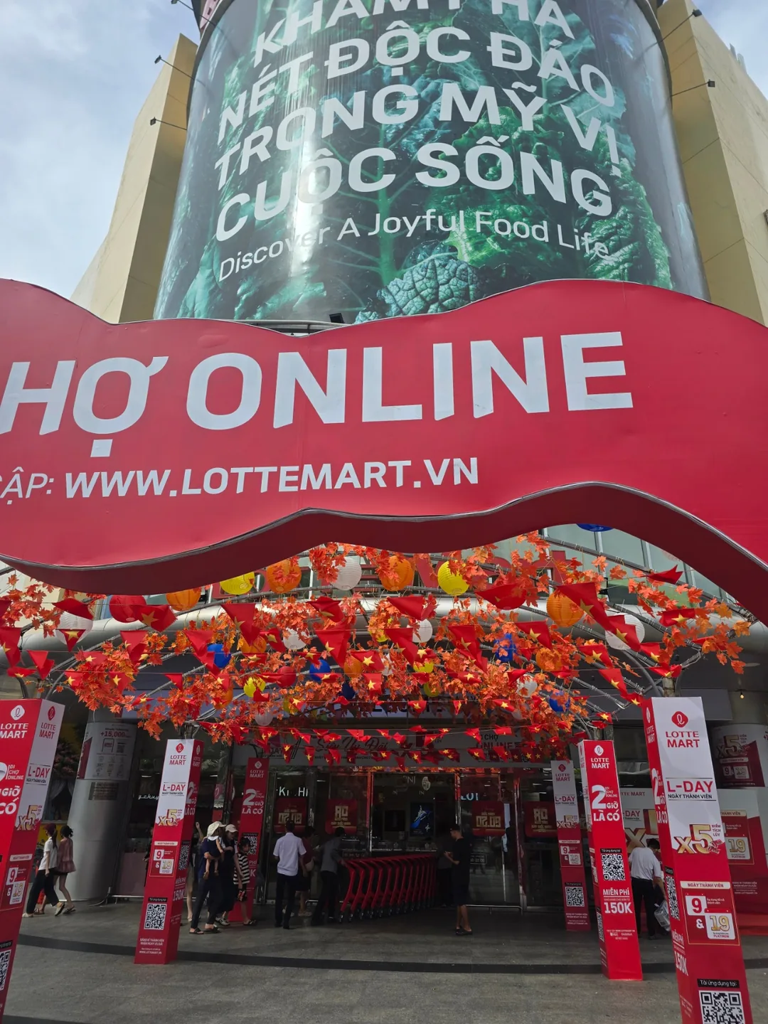 (🇻🇳 6 người 30/8–4/9) Nhật ký du lịch.. Thuê xe 12 tiếng (Lotte Mart)