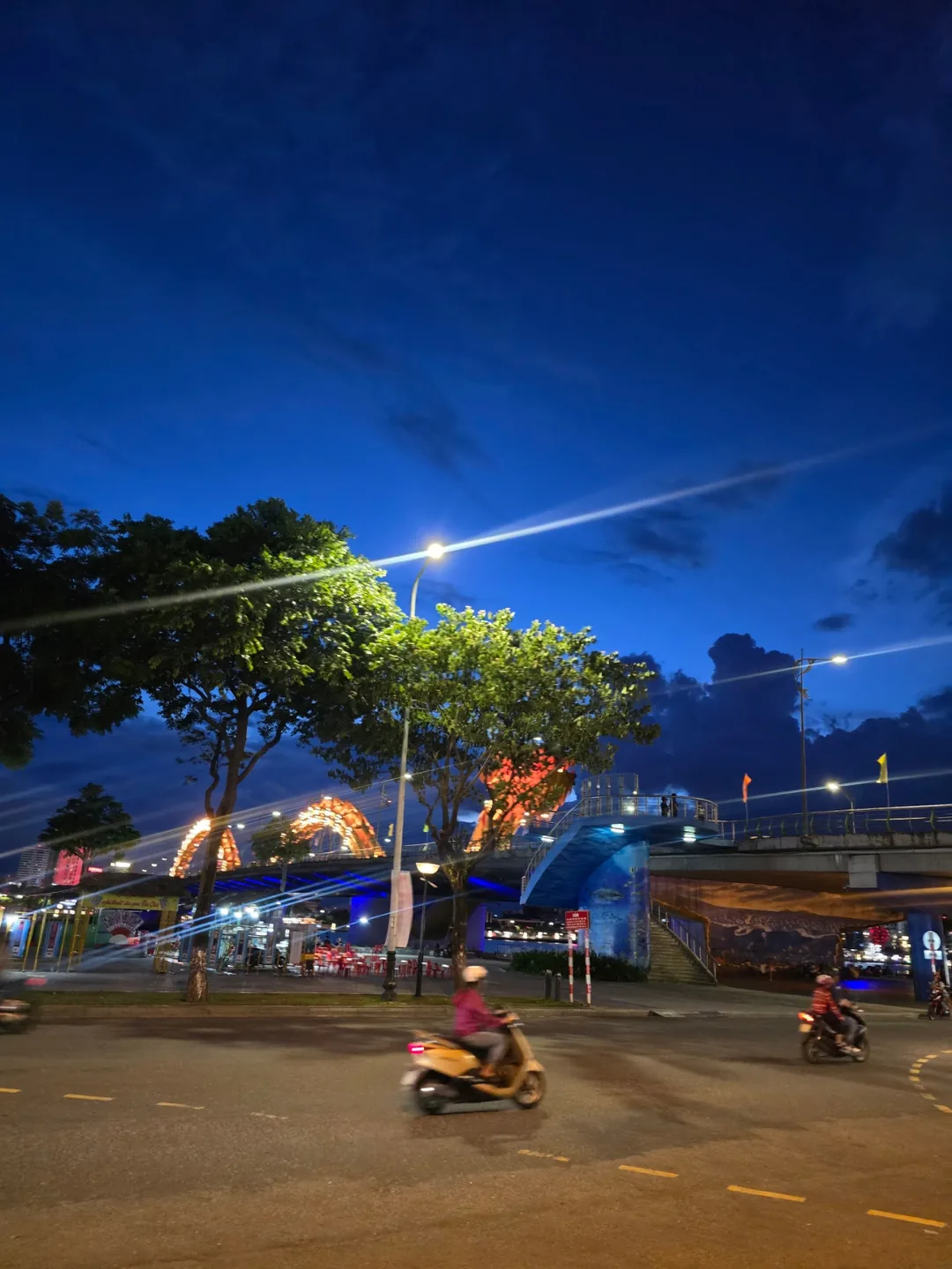 (🇻🇳 6 người, 30/8–4/9) Nhật ký du lịch.. Thuê xe 12 tiếng (Chợ đêm Sơn Trà mới)