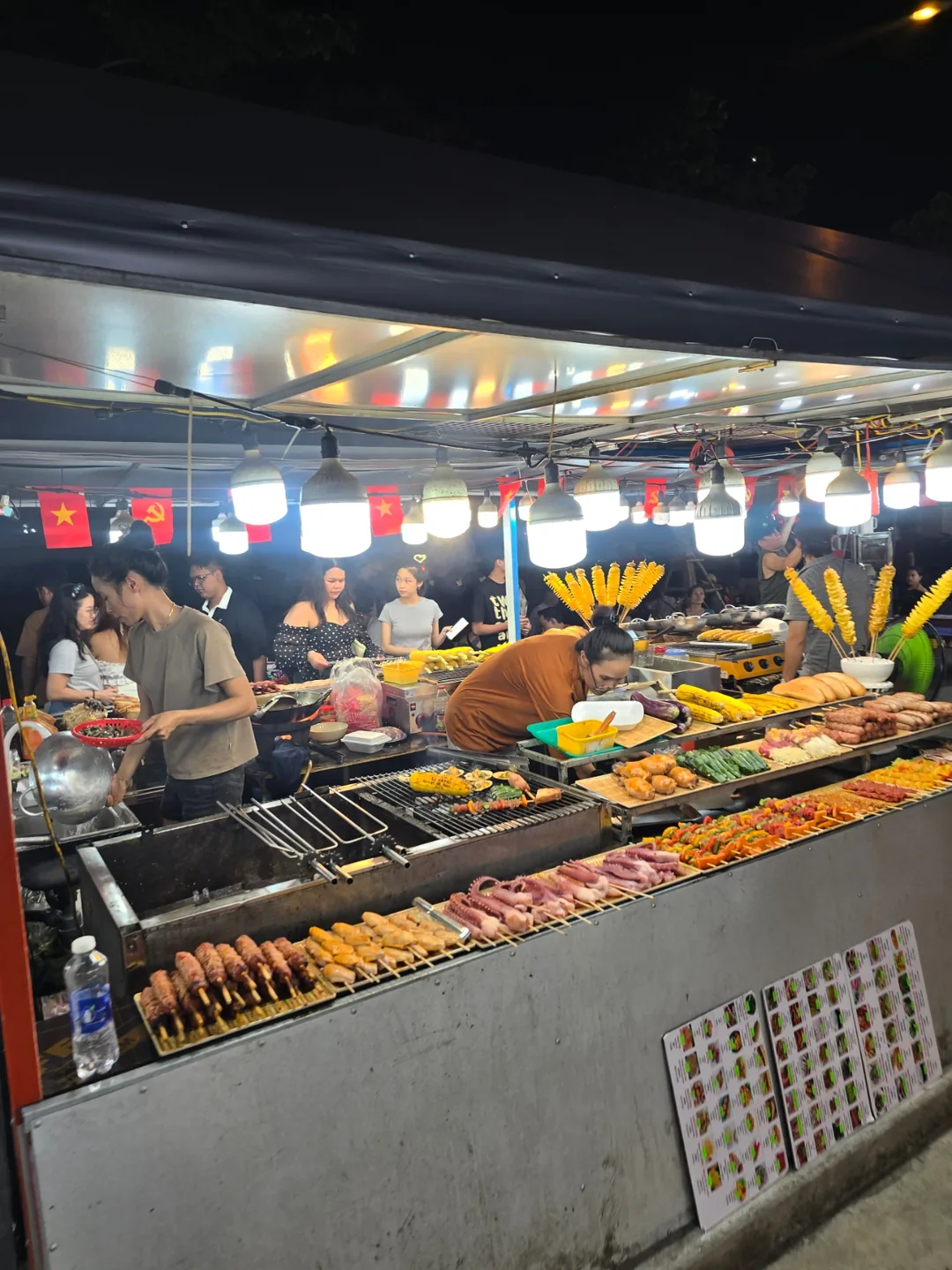 (🇻🇳 6 người, 30/8–4/9) Nhật ký du lịch.. Thuê xe 12 tiếng (Chợ đêm Sơn Trà mới)