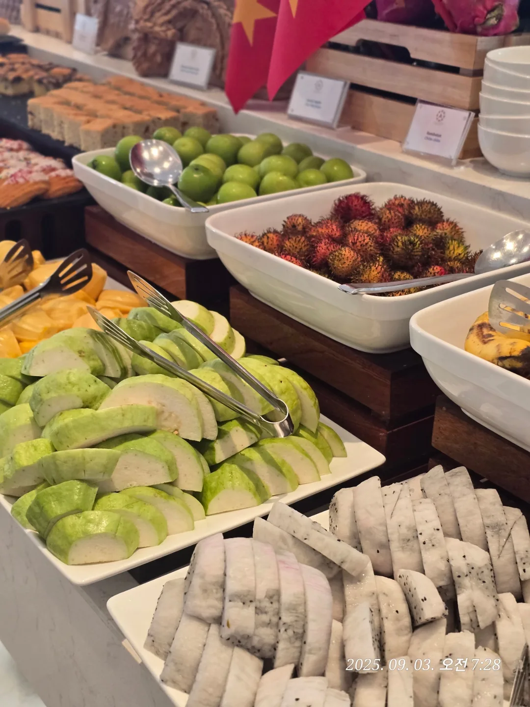 (🇻🇳 6 người, 30/8 - 4/9) Nhật ký du lịch.. Awaken ngày 2 bữa sáng có bít tết