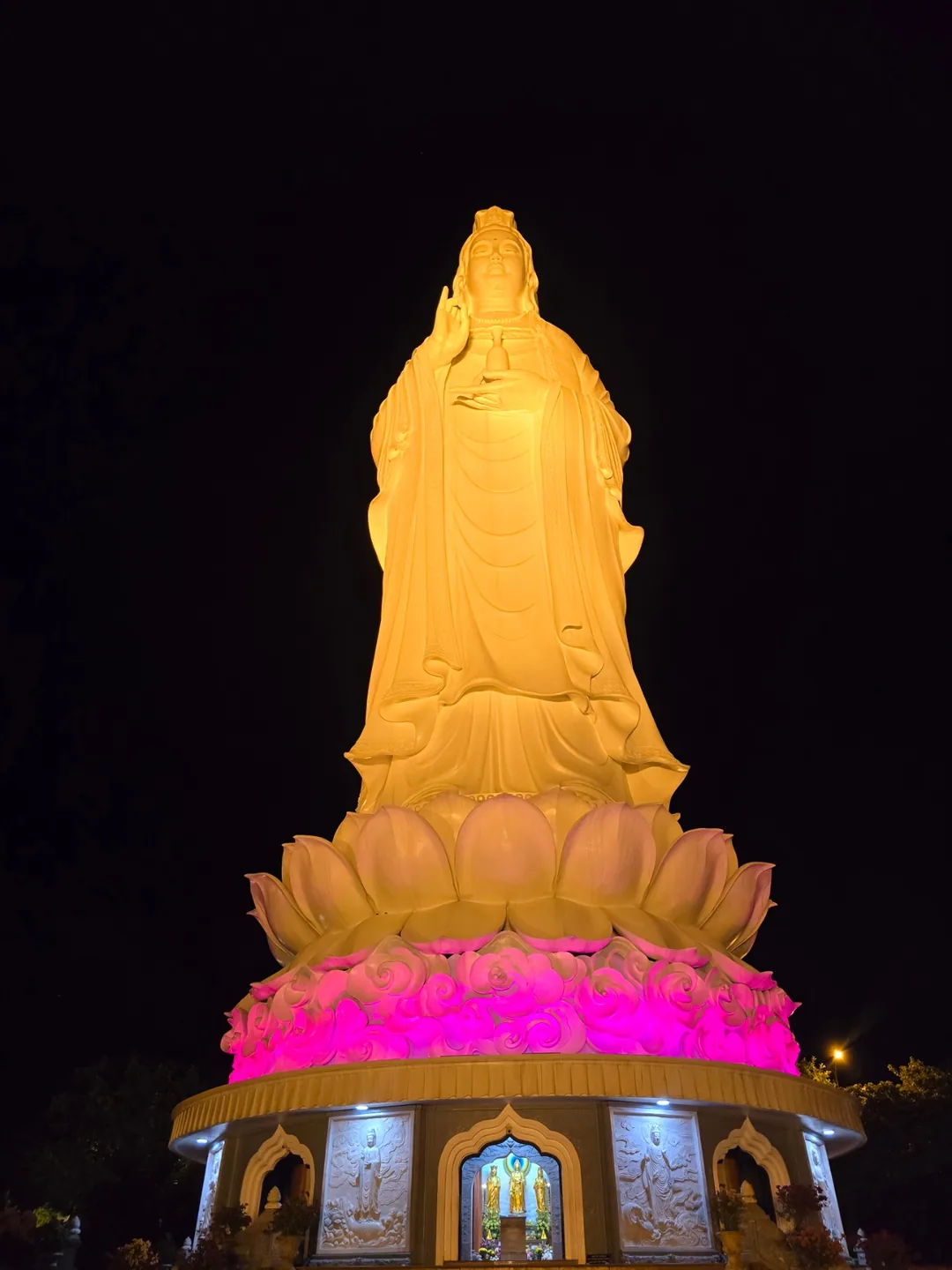 (🇻🇳phòng 6 người 30/8~4/9) Nhật ký du lịch.. Núi Sơn Trà về đêm