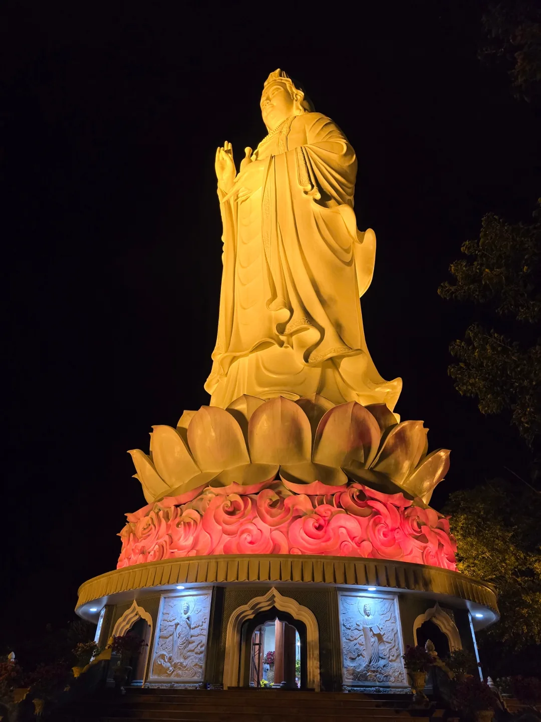 (🇻🇳phòng 6 người 30/8~4/9) Nhật ký du lịch.. Núi Sơn Trà về đêm