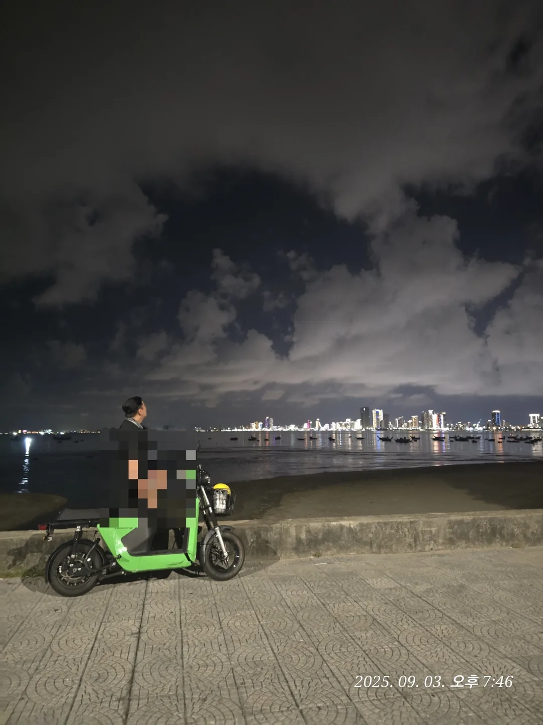 (🇻🇳6 người, 30/8–4/9) Nhật ký du lịch..Xuống núi Sơn Trà đến điểm bắt đầu bãi biển Mỹ Khê