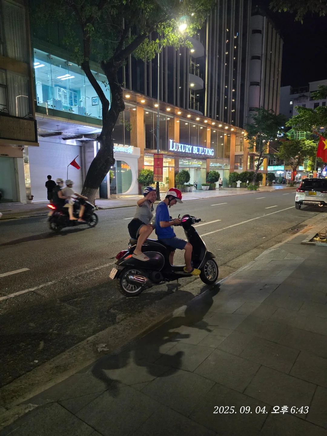 (🇻🇳 6 người, 30/8 – 4/9) Nhật ký du lịch.. Khoai lang chiên