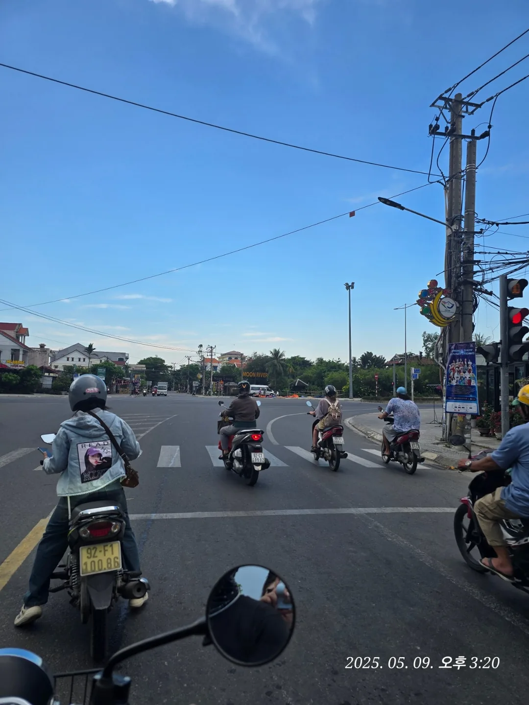 🇻🇳Bài review (Cặp đôi ăn ý - Lịch trình du lịch Đà Nẵng 5 ngày dành cho người trình độ trung cấp) Ngày 2