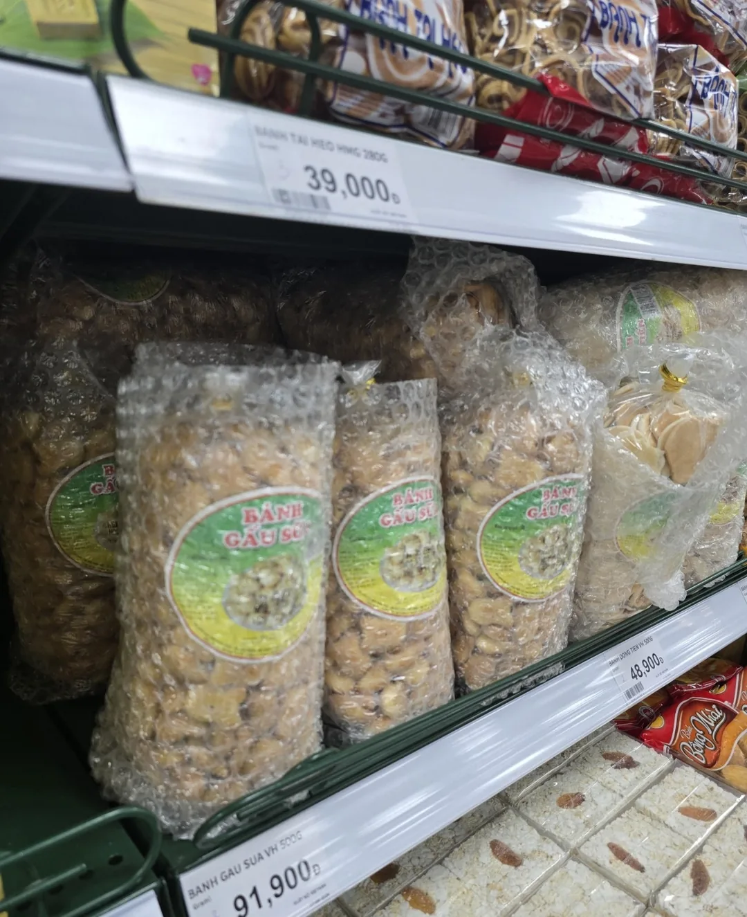 (Đánh giá thoáng qua) Món bánh sữa đặc mà đã có thời tôi nhét đầy ắp trong vali mang về
