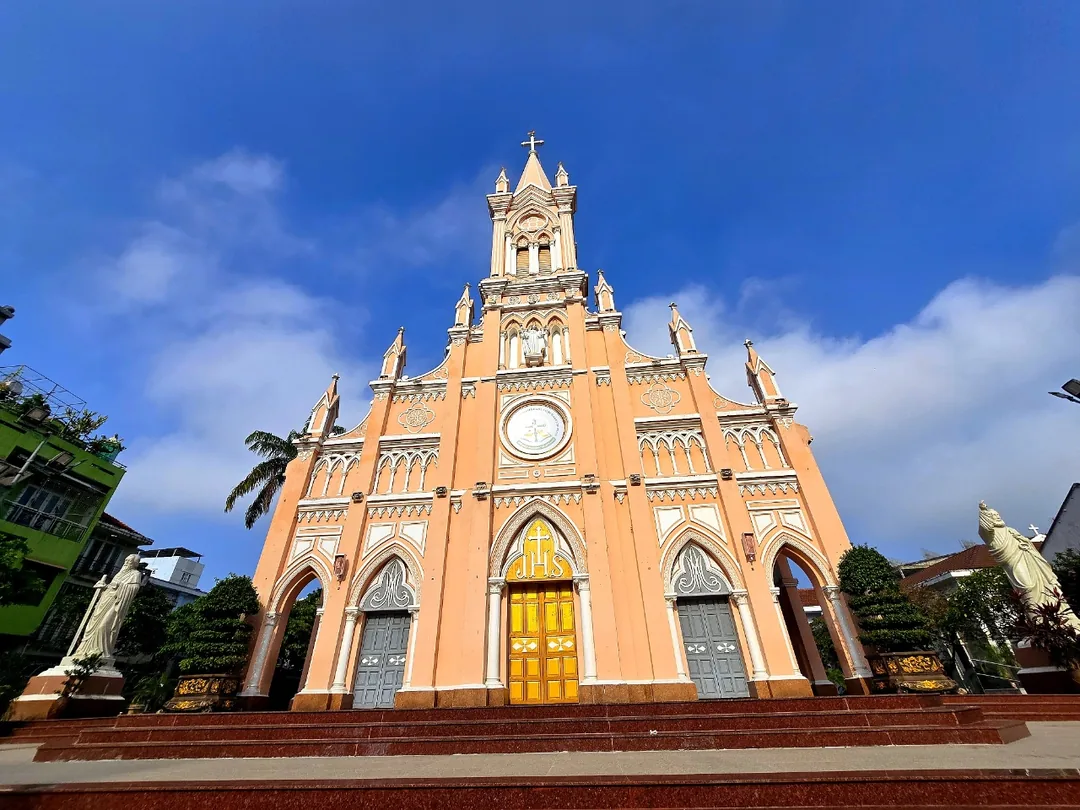 Nhà thờ hồng buổi sáng
