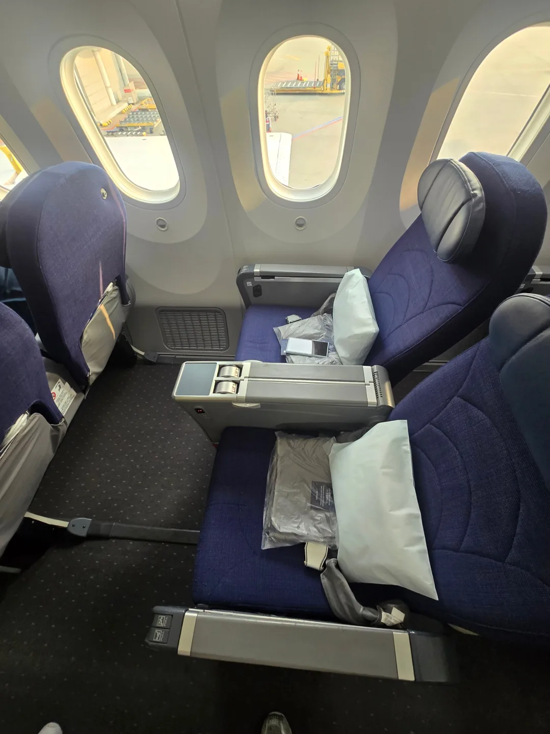 Bài review chuyến đi thứ 7🛫🇻🇳 Ghế Wide Premium của Air Premia