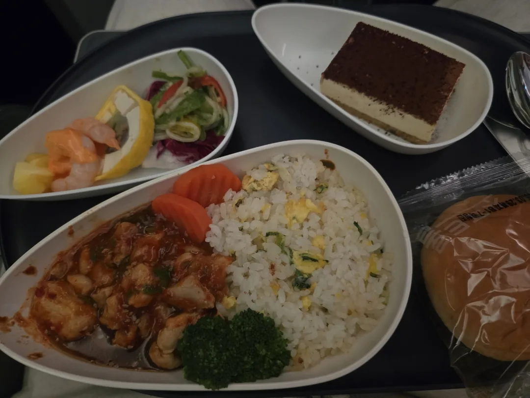 Nhật ký chuyến đi ngày 7🛫🇻🇳 Suất ăn trên chuyến bay Air Premia! Và cả voucher