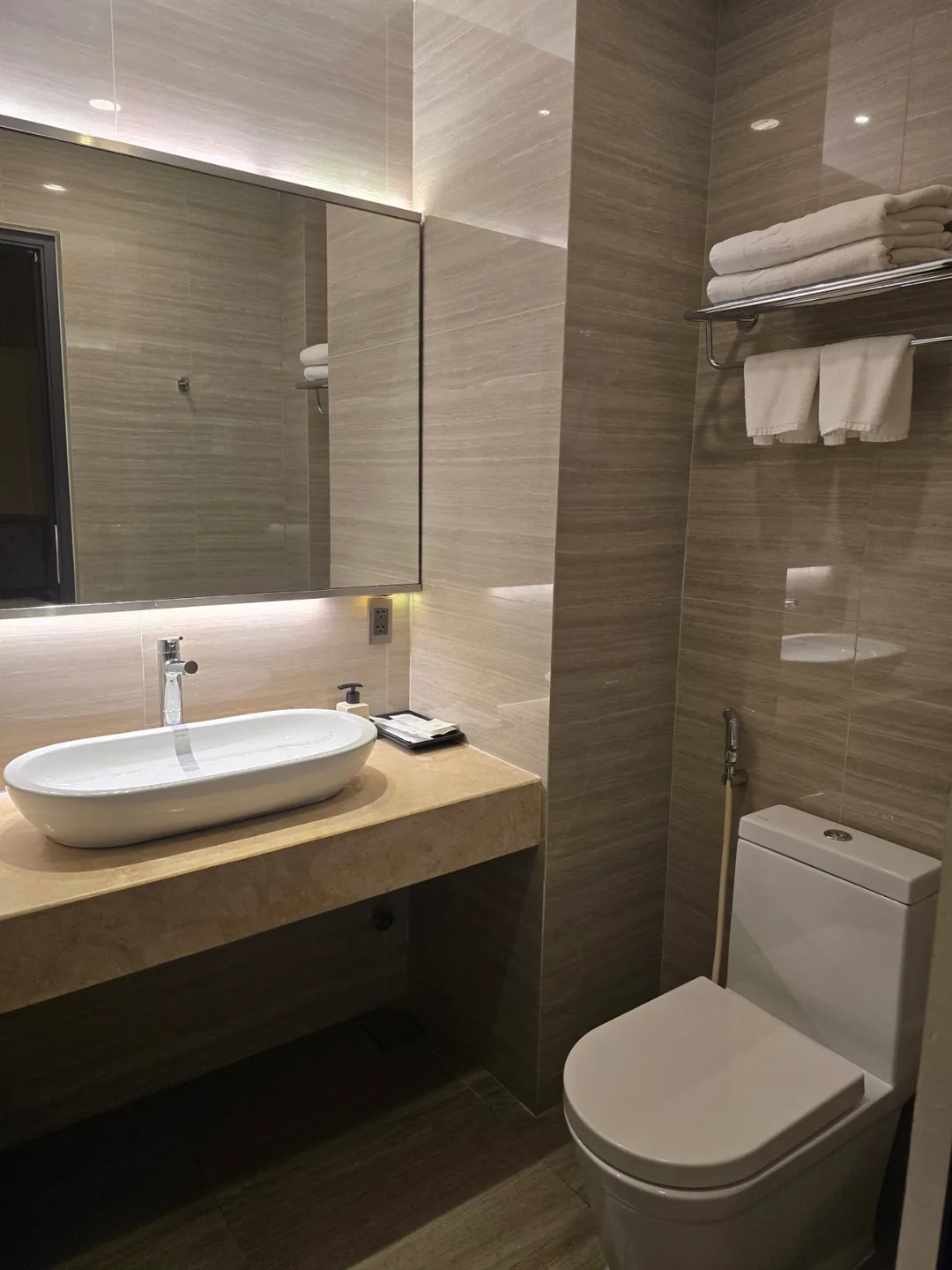 Review phòng 7 🛫🇻🇳 Ở Hadiva Boutique có 0.5 đêm mà hài lòng không?