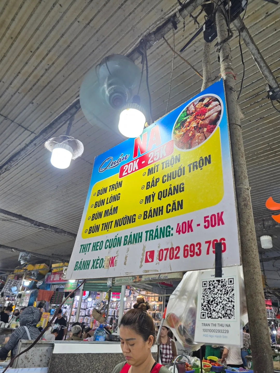 Review chuyến đi số 7 🛫🇻🇳 Chợ Bakmian — Bánh Căn? Thịt Heo Cuốn?