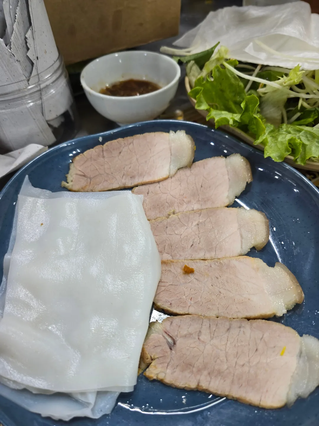 Review chuyến đi số 7 🛫🇻🇳 Chợ Bakmian — Bánh Căn? Thịt Heo Cuốn?