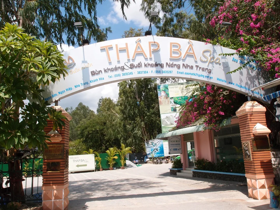 芽莊 Thap Ba 泥漿浴體驗,溫熱泥漿浸泡放鬆身心