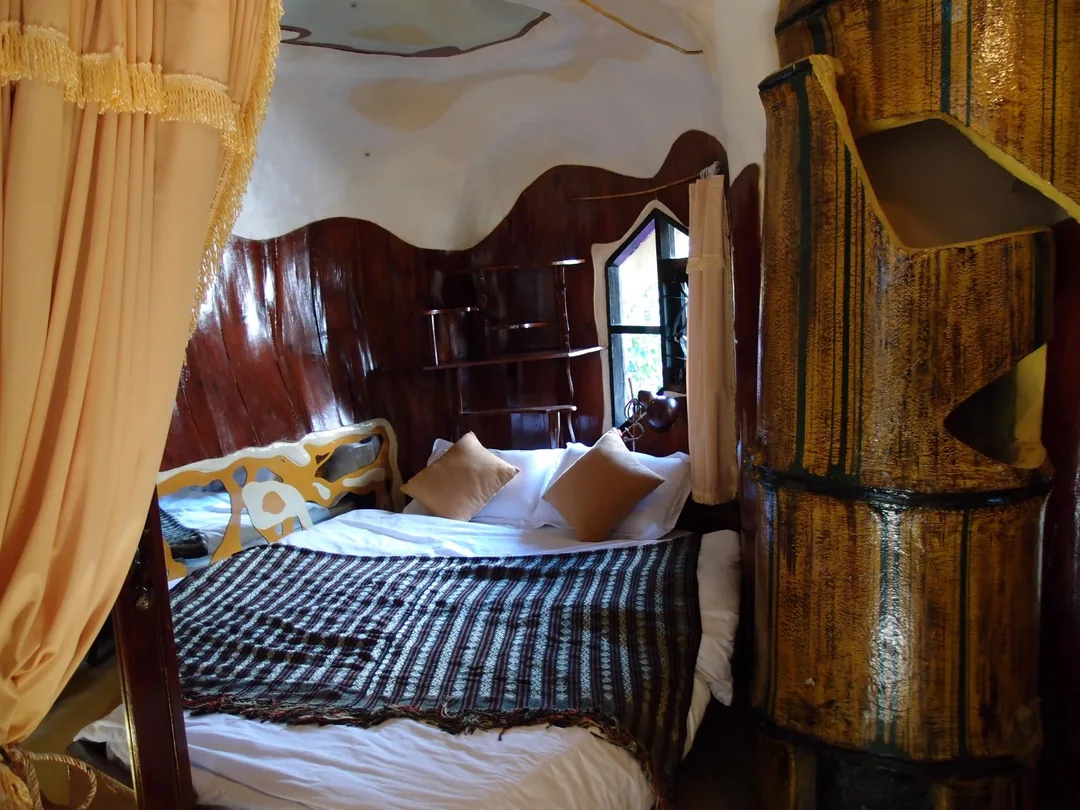 大叻瘋狂屋(Crazy House)的奇幻建築,蜿蜒的階梯與獨特造型宛如童話世界。