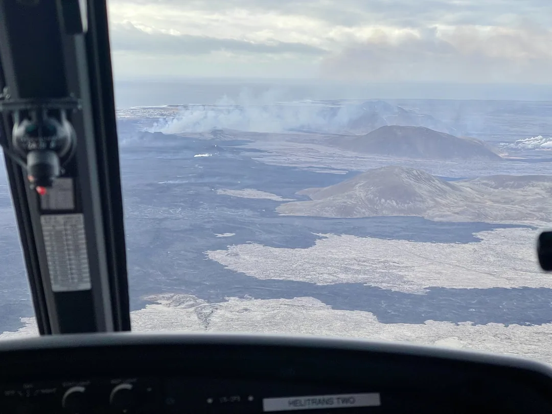 冰島六天五夜遊記:直升機火山觀景體驗,俯瞰壯麗熔岩大地